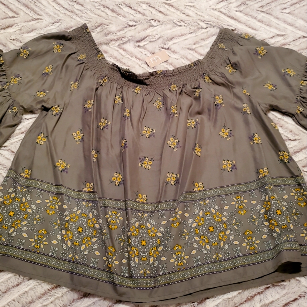 Low shoulder summer blouse